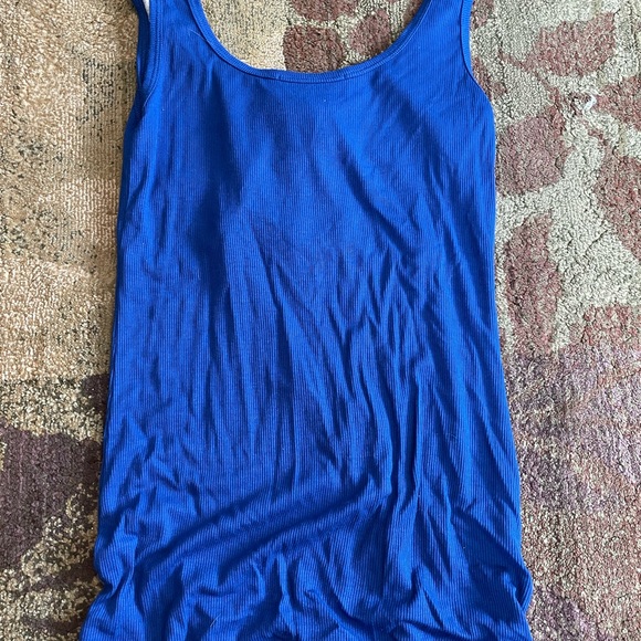 Nursing tank with zipper and inside cover access - Picture 2 of 5